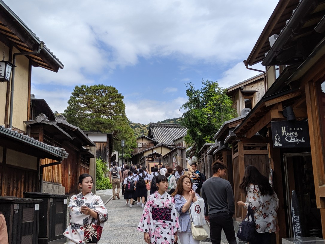 00000IMG_00000_BURST20190519135320257_COVER